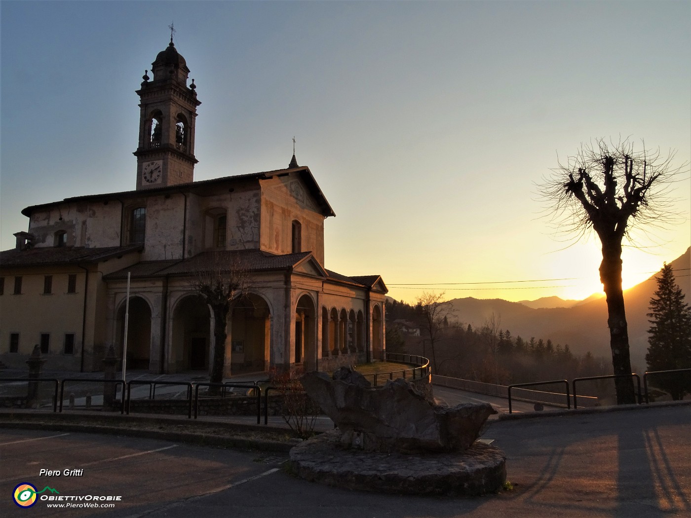 76 Bel tramonto alla Chiesa di Cornalba.JPG